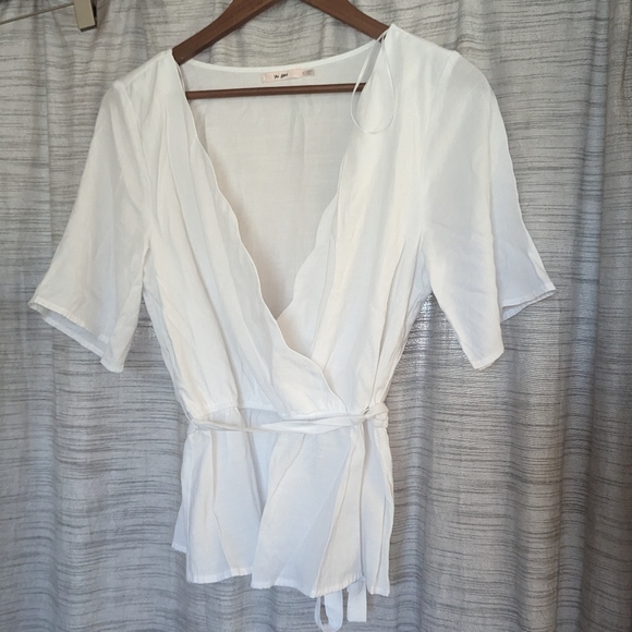Francesca's Collections Tops - Mi Ami Tie Waist Wrap Front Linen Top